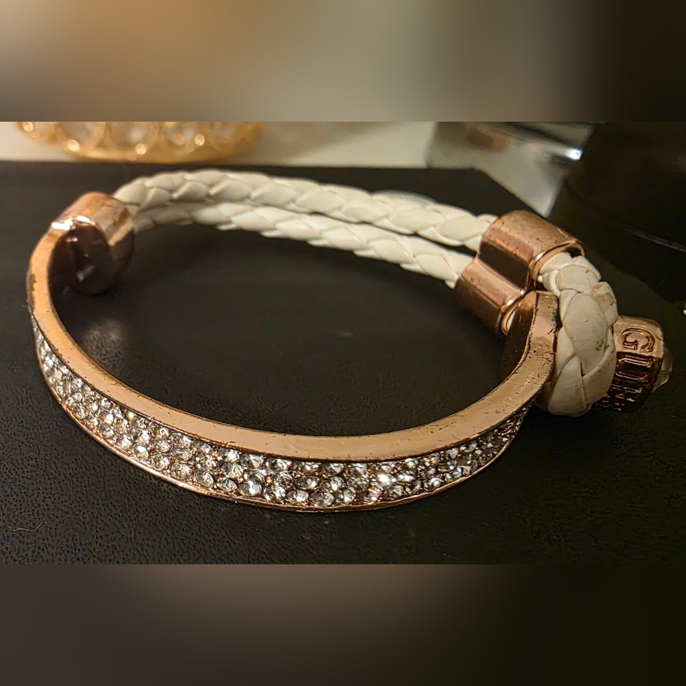 Guess White and Gold Bracelet with Crystal Accents